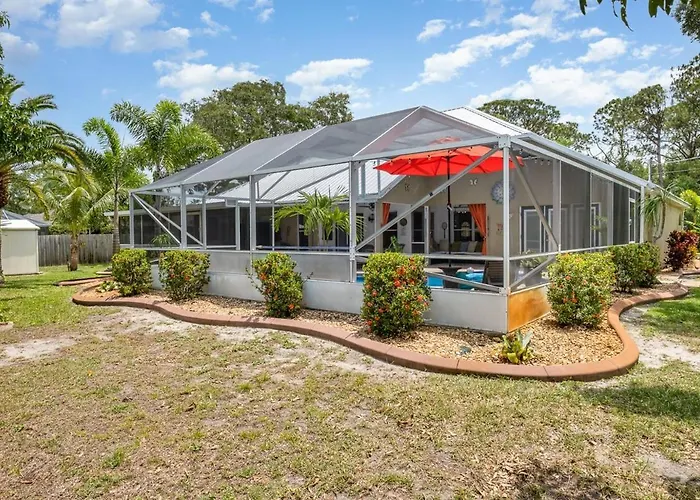 Elegant 4Br Pool Sanctuary - Ideal For Work Or Play!