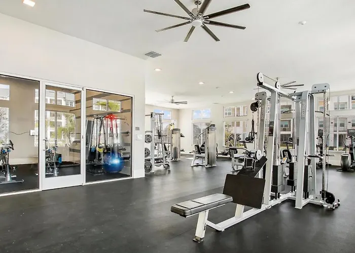 Landing Chic 1Bd Clubhouse Gym