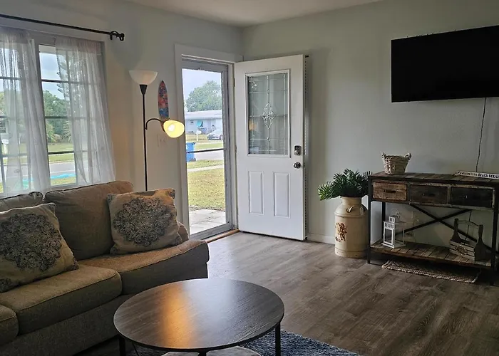 Gorgeous Four Bedroom Pool Home In Palm Bay